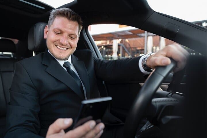 1 to 8 People Private Transfer from or to Edinburgh Airport