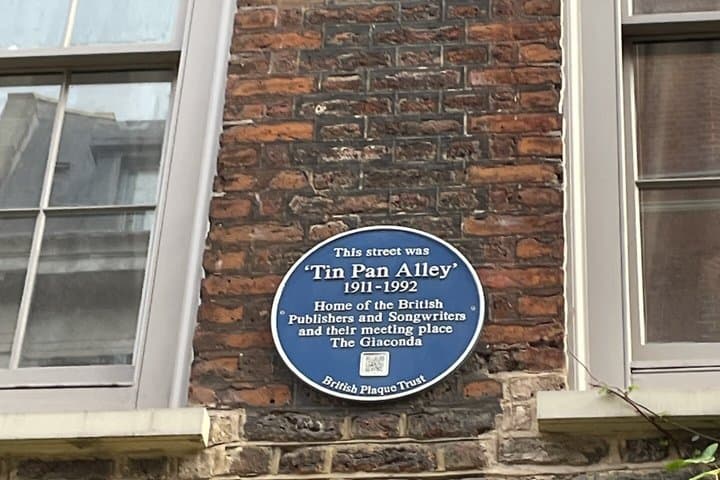 David Bowie Walking Tour The London Boy who became a Starman