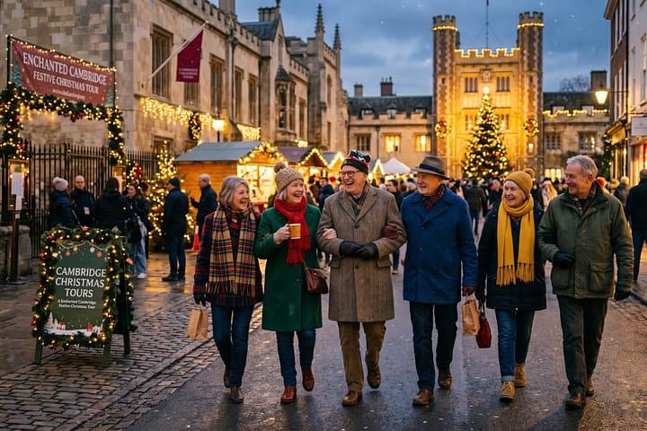 Private Christmas Walking Tour in Cambridge Old Town