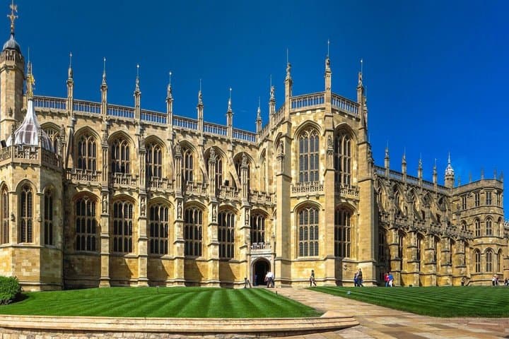 Private Windsor Castle Stonehenge Bath Luxury Tour