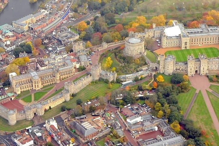 Private Windsor Castle Stonehenge Bath Luxury Tour