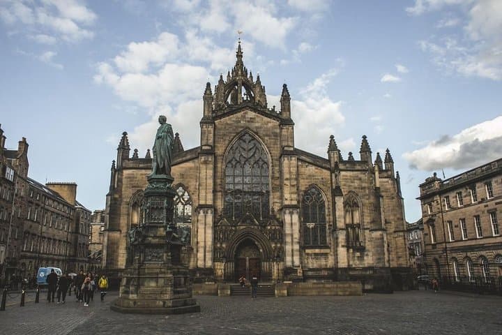 Edinburgh Royal Mile Self-Guided Audio Tour