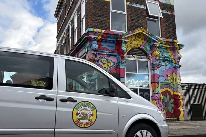 Private Liverpool Beatles Taxi Tour + Cavern Finale