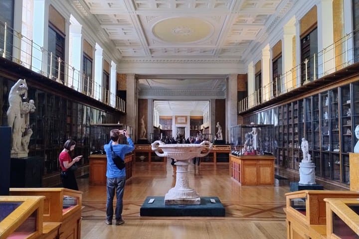 Historian's British Museum Tour in English & Spanish