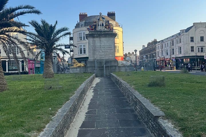 Nordic Walking Tour of Weymouth’s Iconic Landmarks