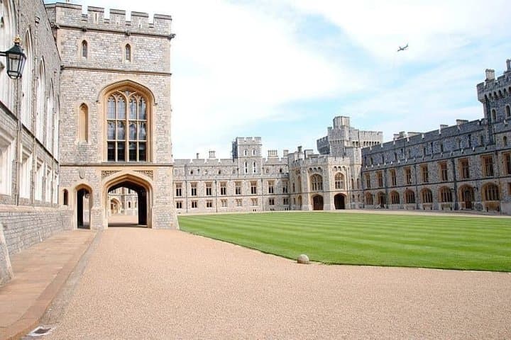 Windsor Castle Tour from Gatwick with Private Transfer