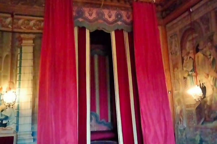 Private Hampton Court Palace Tour from London by Black Taxi