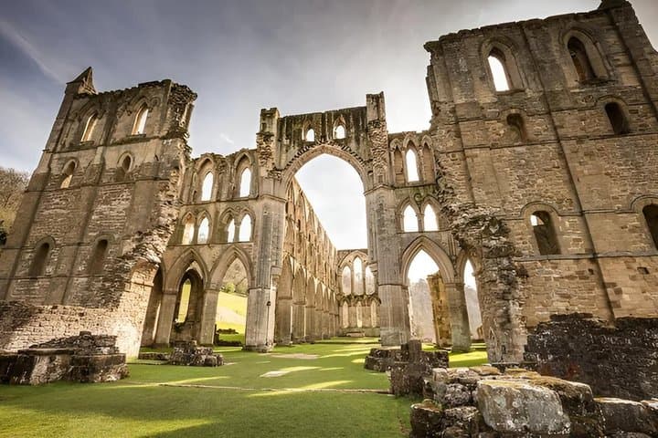 Abbeys Ruins & Reformation : Byland, Rievaulx & lunch in Helmsley