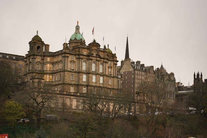 Eating Edinburgh: Old Town Food & Drinks Tour