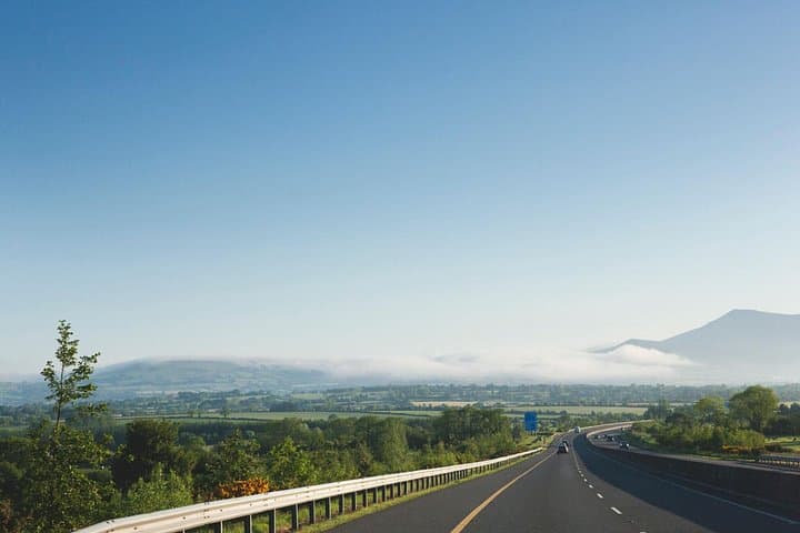 Private Belfast to Dublin Luxury Minivan Transfer