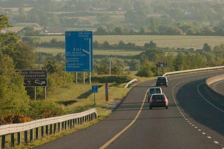 Private Belfast to Dublin Luxury Minivan Transfer