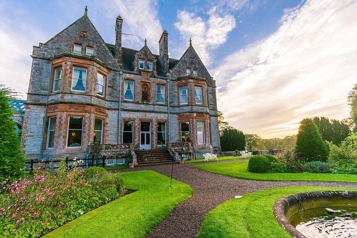 Private Belfast to Dublin Luxury Minivan Transfer