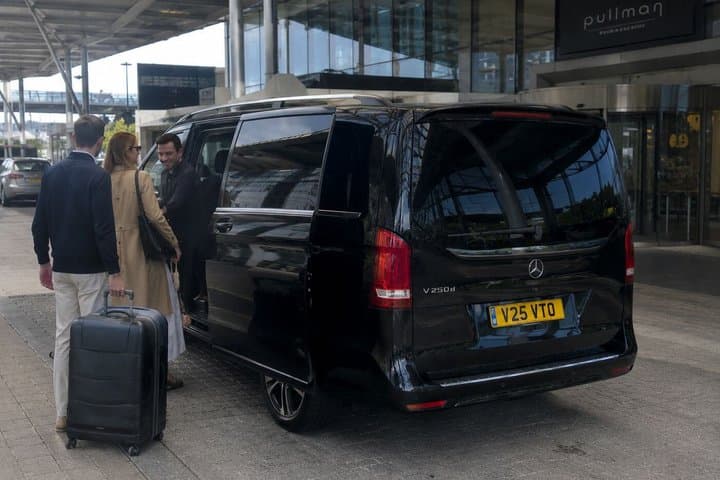 Private Mercedes Transfer London Gatwick Airport Central London