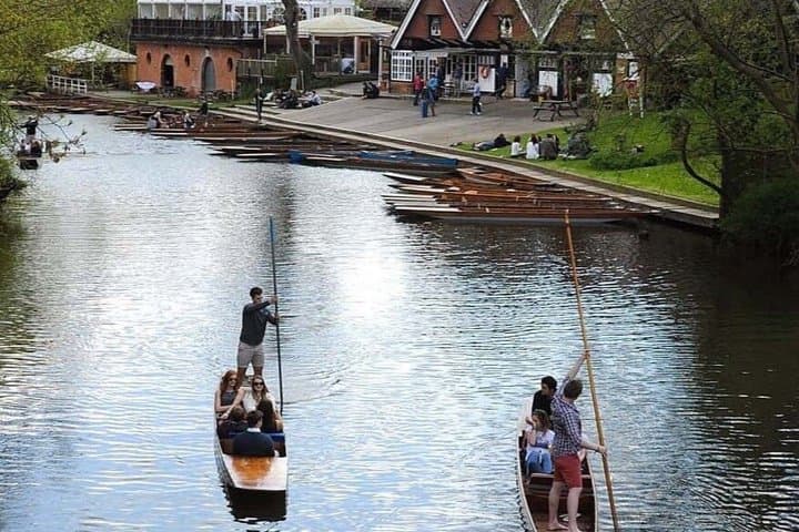 Oxford Punting + Walking Tour