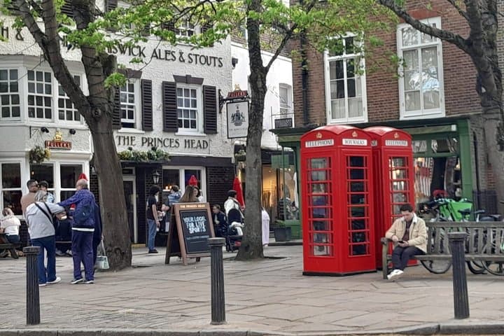 Explore Ted Lasso and Richmond upon Thames Private Tour