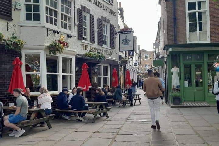 Explore Ted Lasso and Richmond upon Thames Private Tour
