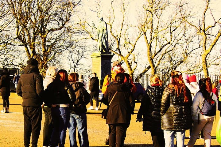 History of Edinburgh Walking Tour: With A Comedian