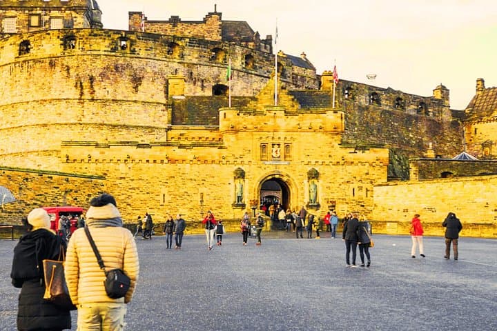 History of Edinburgh Walking Tour: With A Comedian