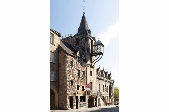 Edinburgh History and Photography Tour of the Canongate