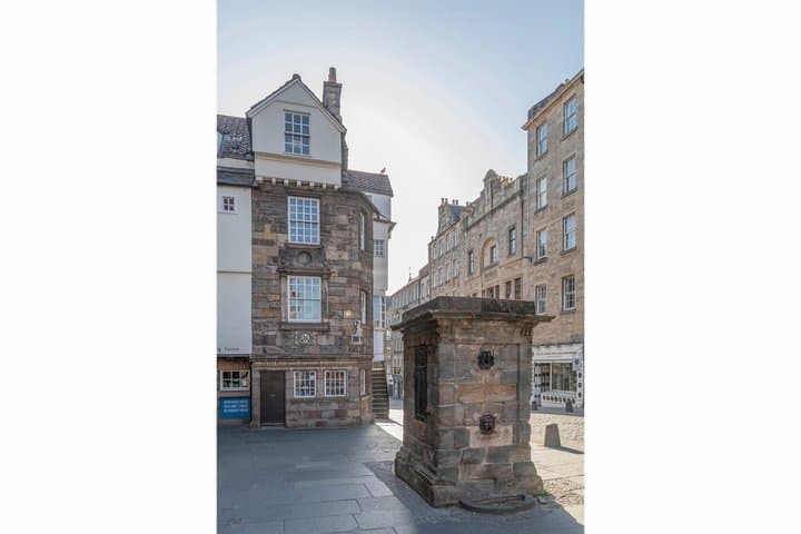 Edinburgh History and Photography Tour of the Royal Mile