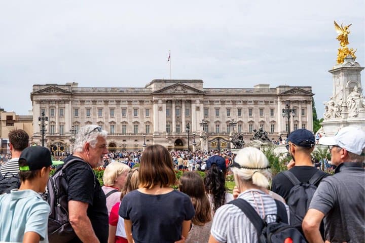 London: Royal Family and Changing of the Guard Tour
