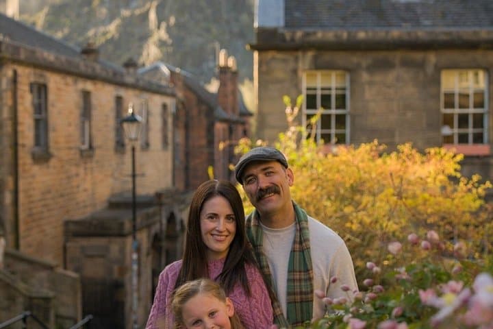 Private Edinburgh Photoshoot with a Local Photographer
