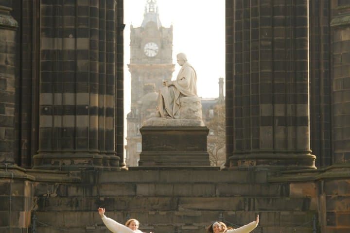 Private Edinburgh Photoshoot with a Local Photographer