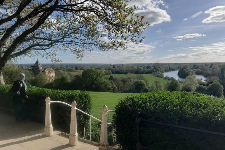 Explore Ted Lasso and Richmond upon Thames Private Tour