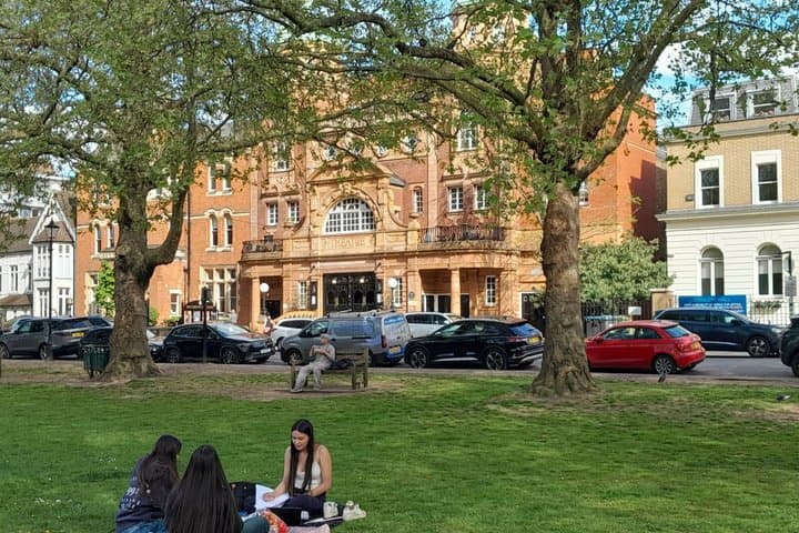 Explore Ted Lasso and Richmond upon Thames Private Tour