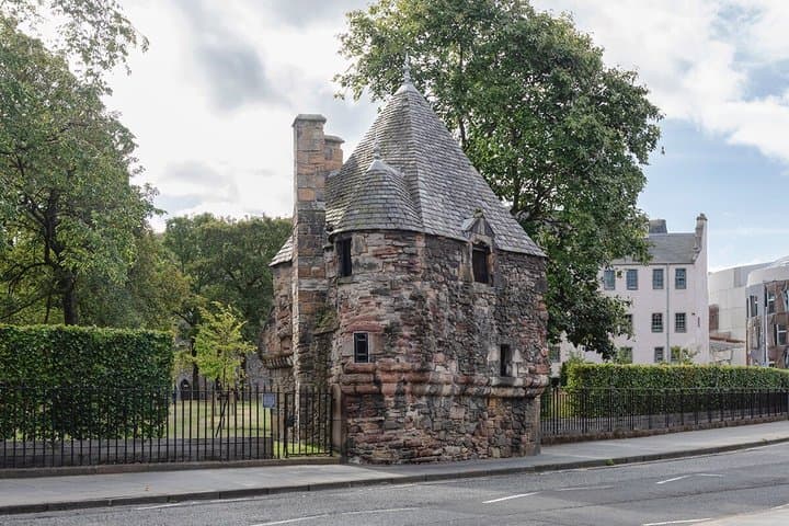 Edinburgh History and Photography Tour of the Canongate