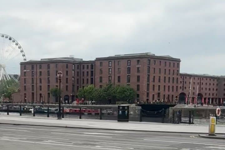 Liverpool Sightseeing Taxi Tour