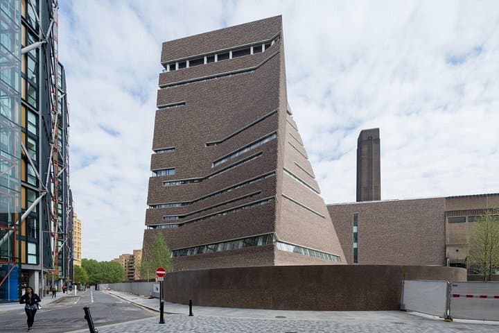 Frida: The Making of an Icon Exhibition Tour at Tate Modern