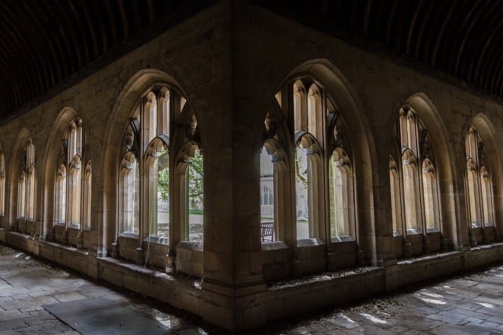 Harry Potter Walking Tour with Hogwarts Film Site Visits (Oxford)