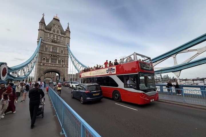 London Open Top Sightseeing Bus Tour with Live Guide