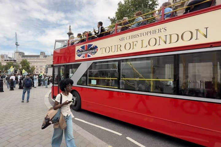 London Open Top Sightseeing Bus Tour with Live Guide