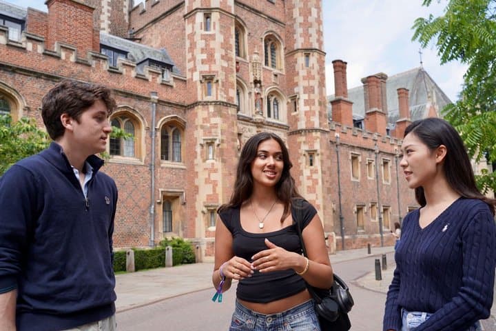 Cambridge University Private Walking Tour by Student™
