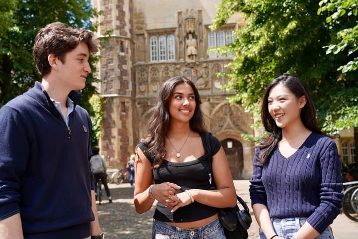 Cambridge University Private Walking Tour by Student™