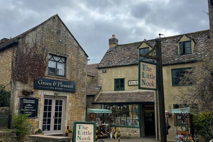 Private Cotswold Day Tour with Blue Badge Tour Guide from London