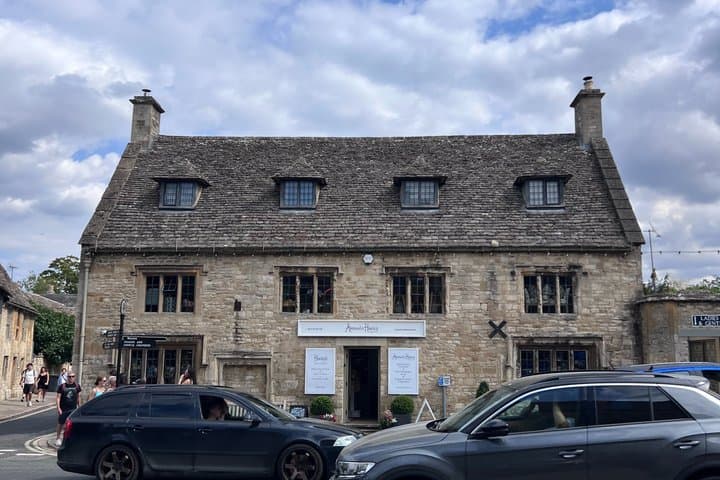 Private Cotswold Day Tour with Blue Badge Tour Guide from London