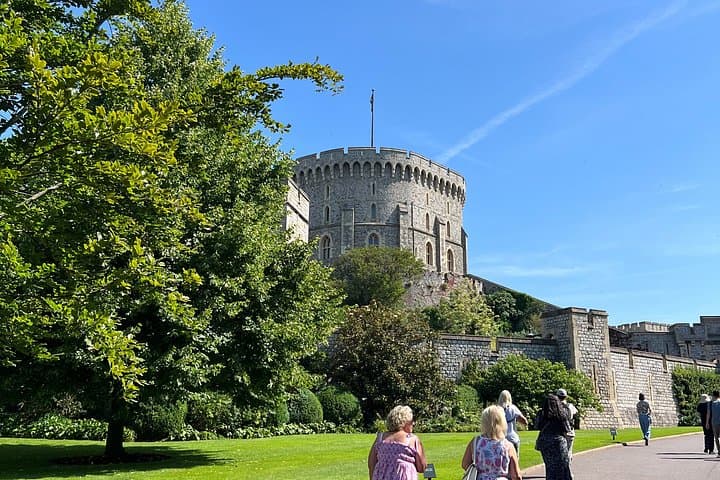 Private Windsor Castle Stonehenge Bath Tour Blue Badge Tour Guide
