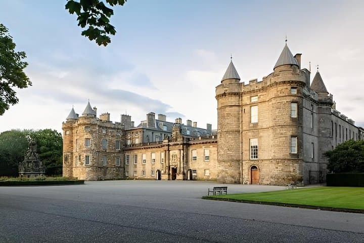 Edinburgh Castle, The Royal Mile & Medieval Rosslyn Chapel
