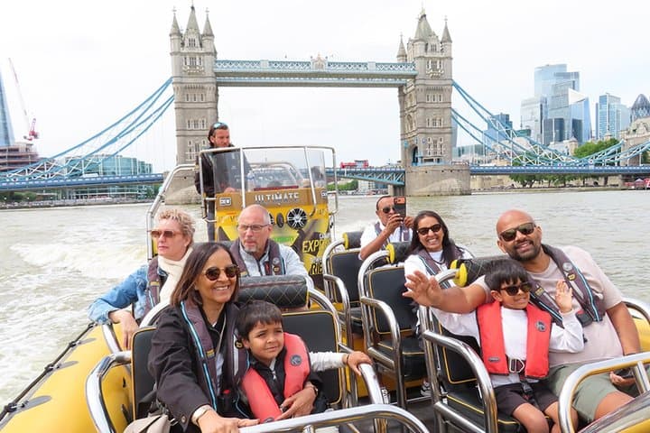 Speedboat Sightseeing: Embankment OR Westminster Pier -45 Minutes