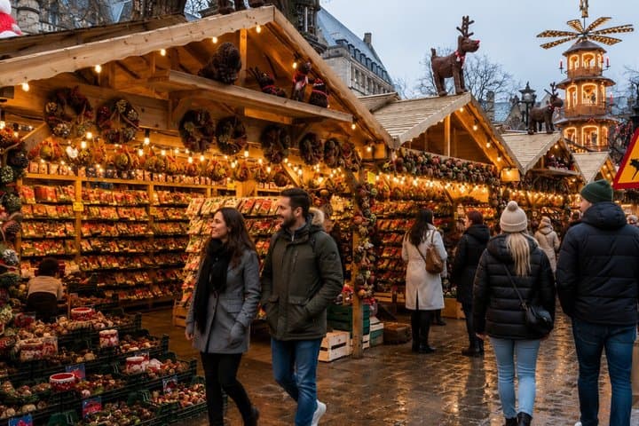 Manchester Christmas Tour: Private & Custom with a Local Guide