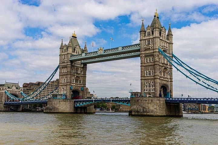 London Audio Walking Tour From St Pauls to Tower Bridge
