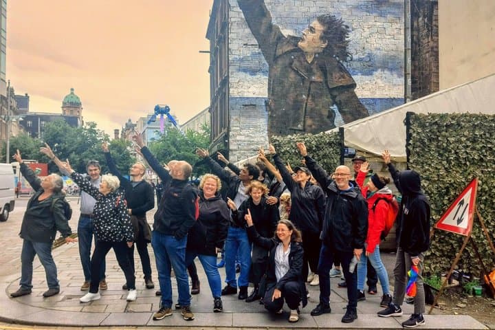 Glasgow Street Art & Murals Walking Tour with a Local Guide