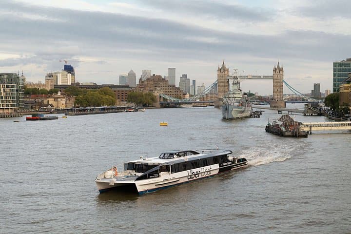 London Christmas Lights Tour by Bus with Return Thames Boat Trip