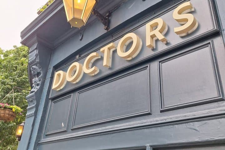 Private Edinburgh Whisky Themed Walking Tour by an Expert
