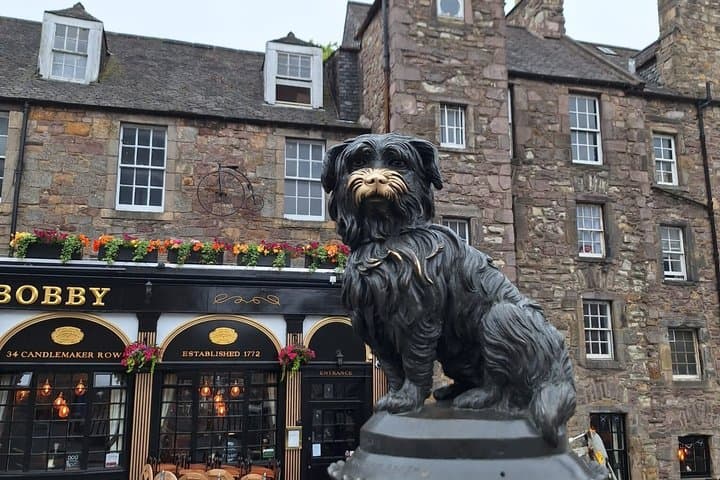 Private Edinburgh Whisky Themed Walking Tour by an Expert