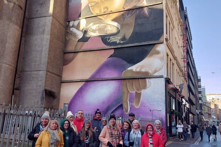 Glasgow Street Art & Murals Walking Tour with a Local Guide
