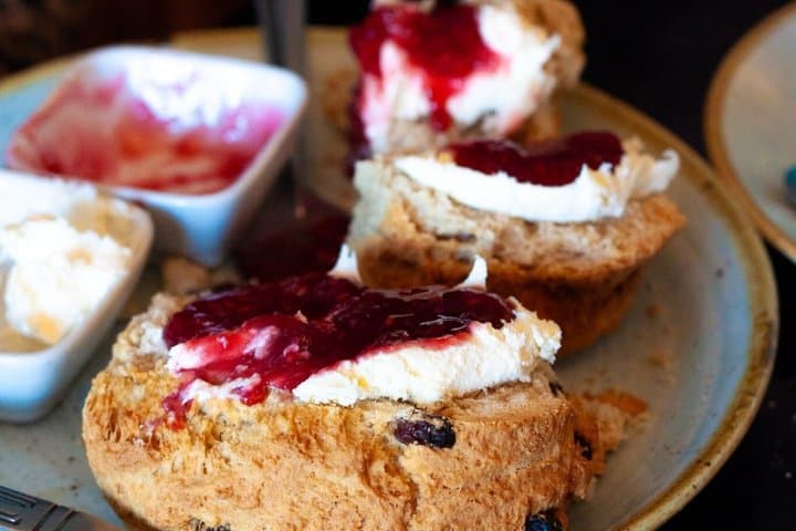Eating Edinburgh: Old Town Food & Drinks Tour
